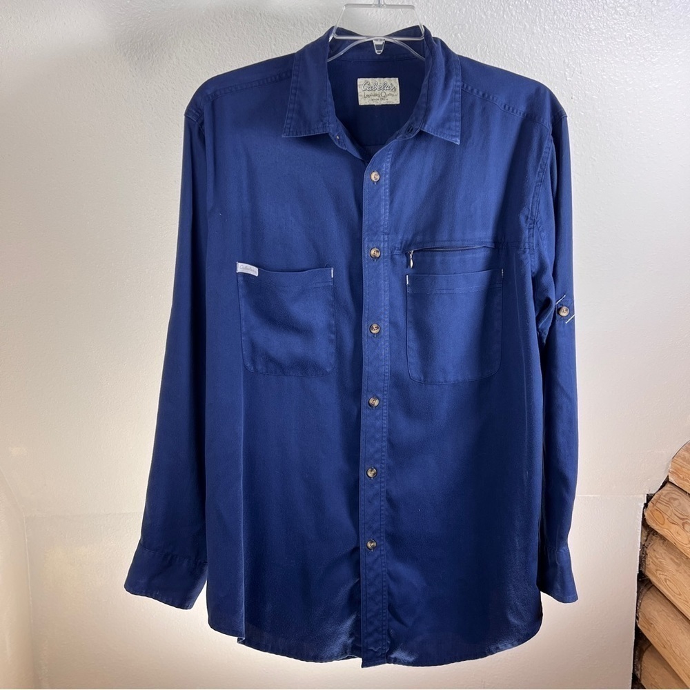 CABELA’S MENS Button Down Shirt in Navy with 1 zip breast pocket & 2 regular